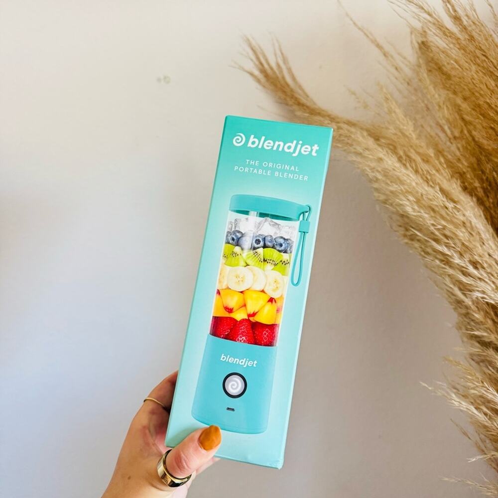 NEW BLENDJET Aqua Mint Portable Smoothie Protein Shake Maker USB Machine Bottle